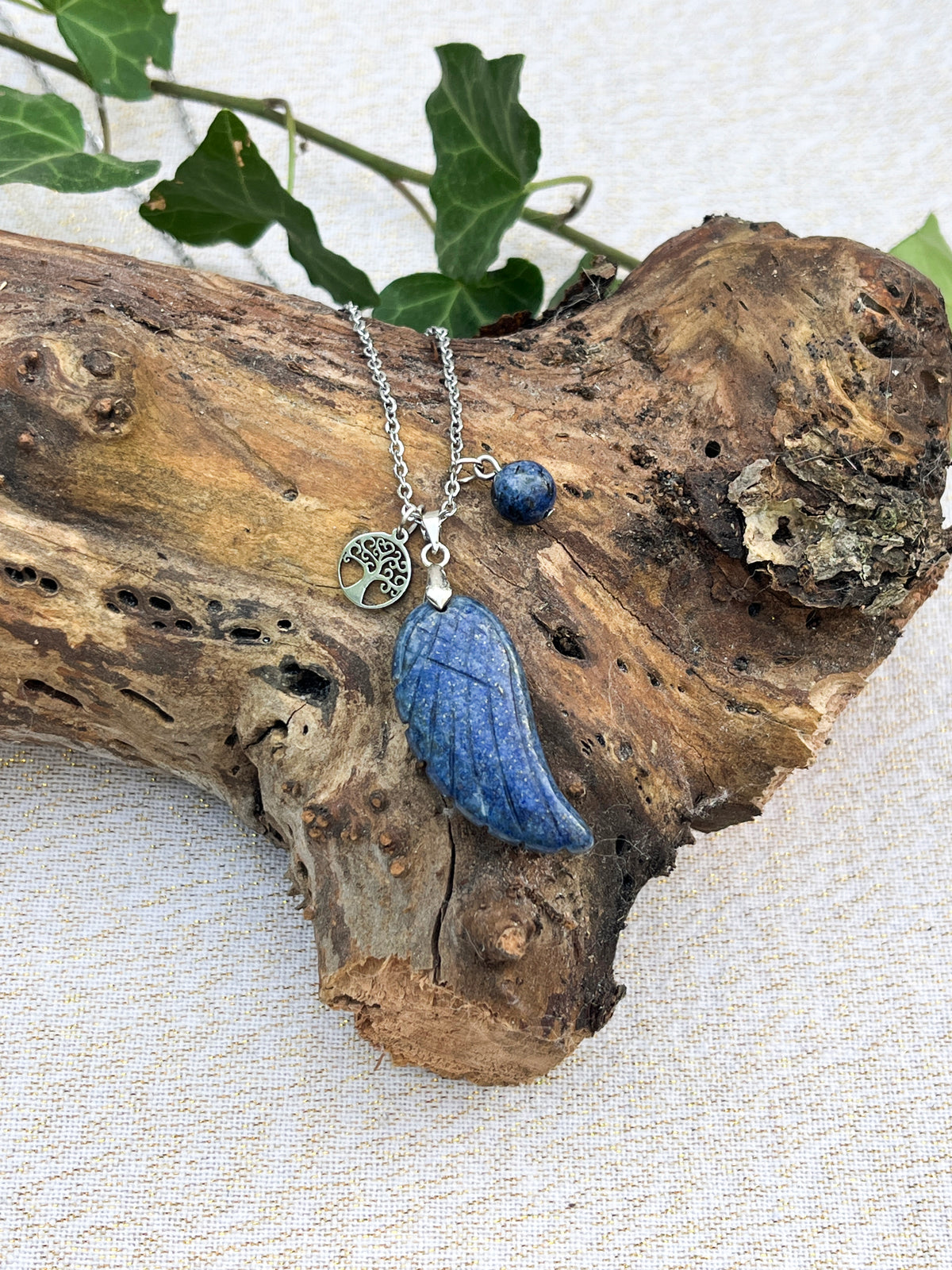 Collier Aile protectrice en pierres naturelles Lapis-lazuli
