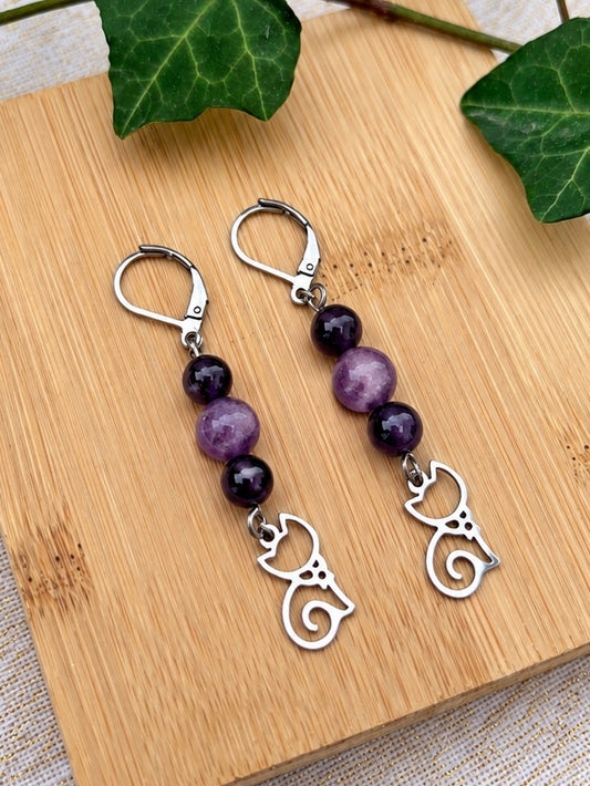Boucles d’oreilles pendantes en améthyste et chat argenté