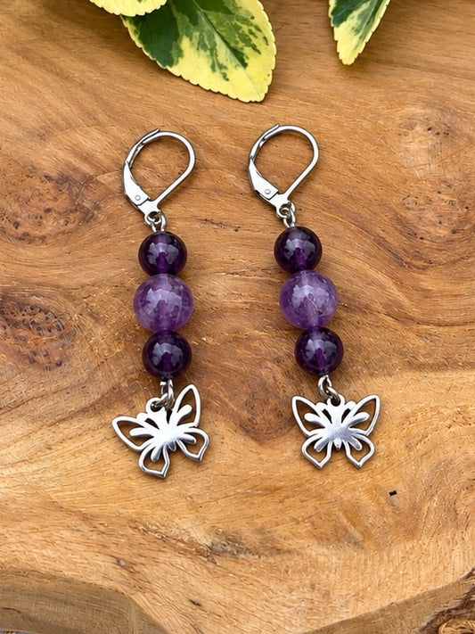 Boucles d’oreilles pendantes en améthyste et papillon argenté