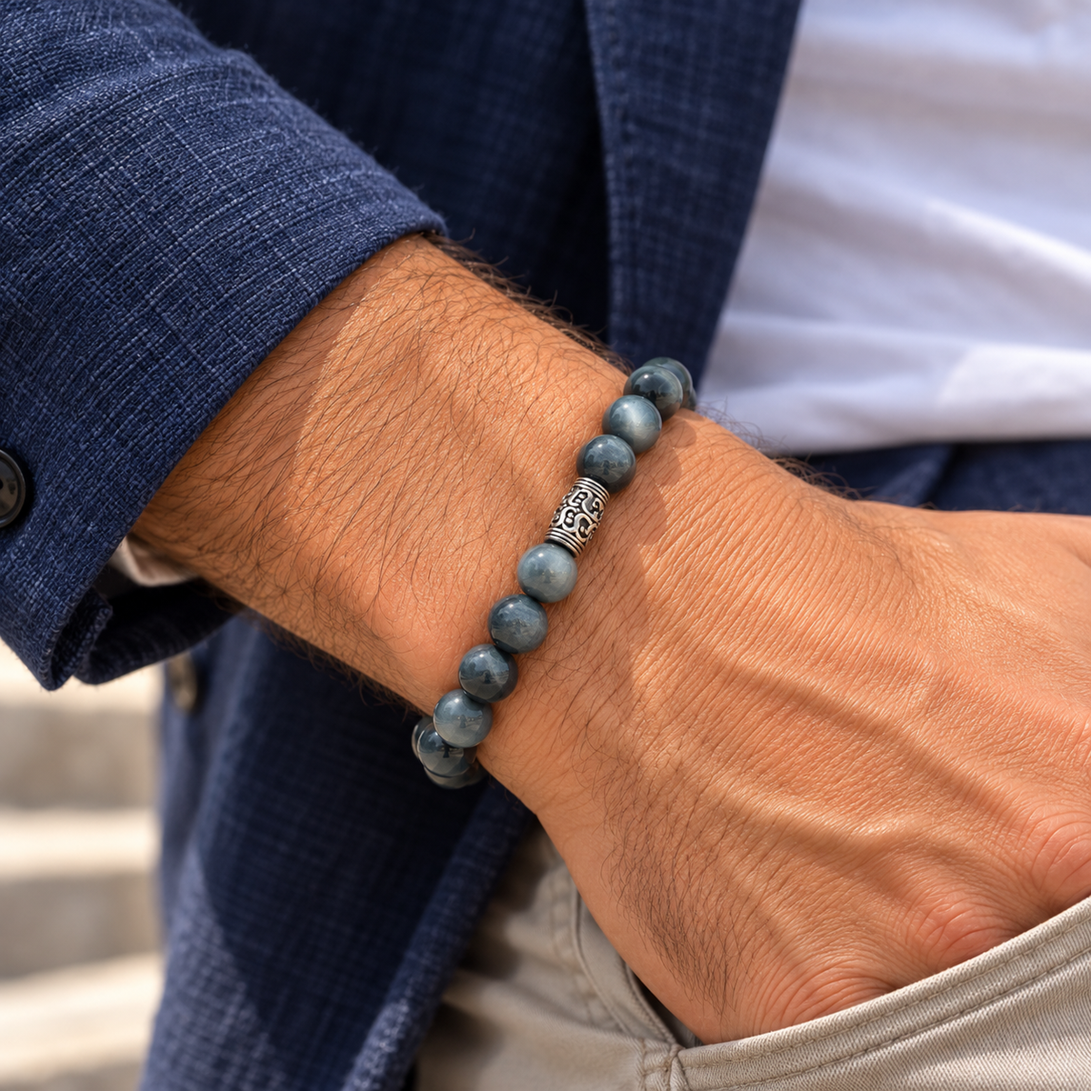 Bracelet oeil de faucon pierres naturelles ceriz sur le gato