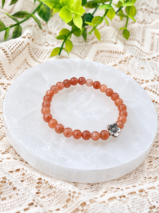Bracelet enfant en Pierre de Soleil avec Fleur argentée