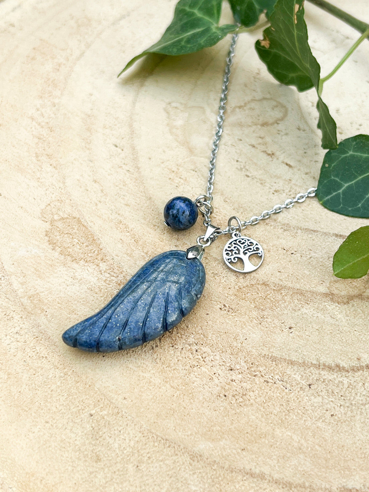 Collier Aile protectrice en pierres naturelles Lapis-lazuli