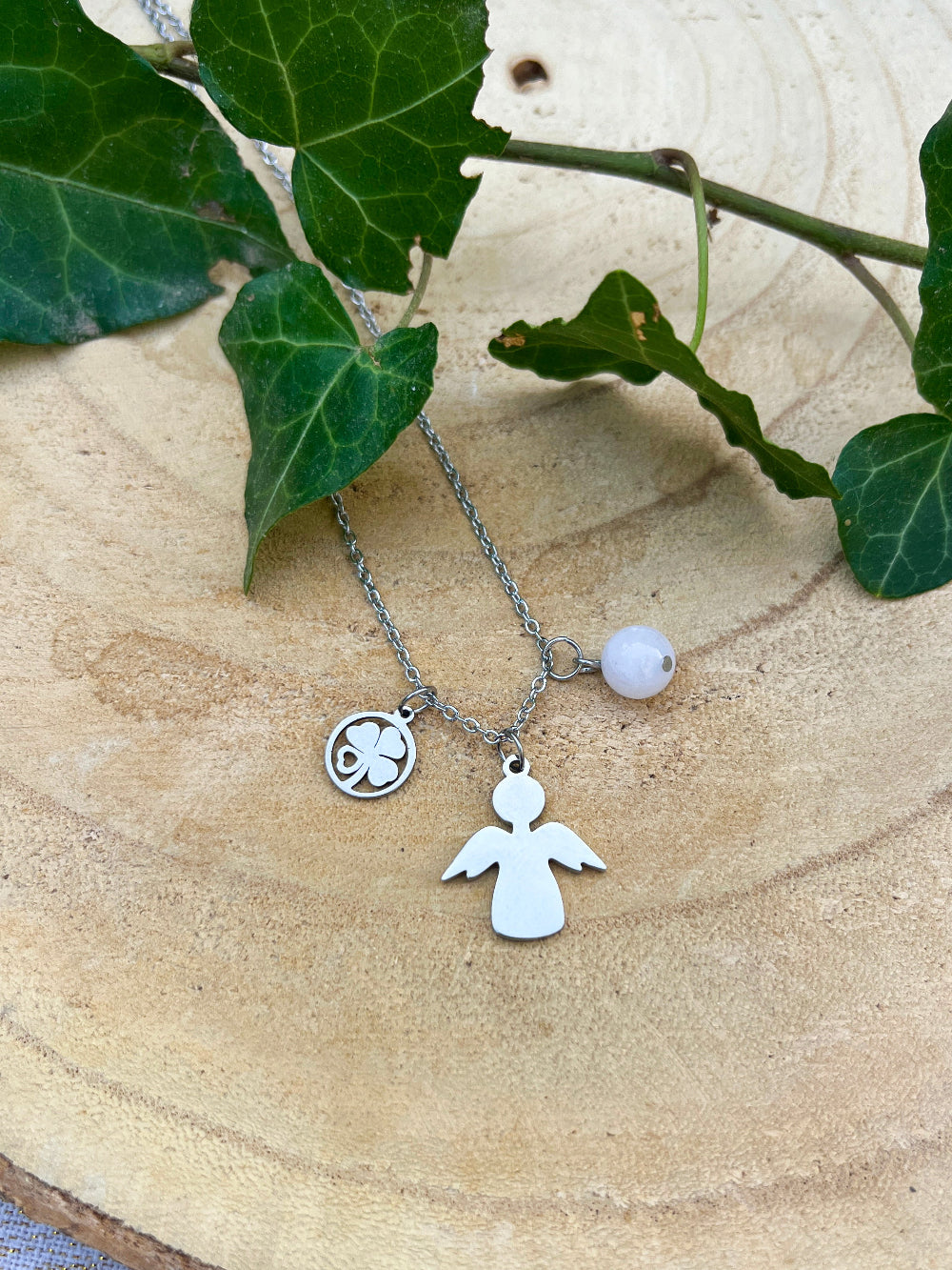 collier en pierres naturelles angélite ceriz sur le gato
