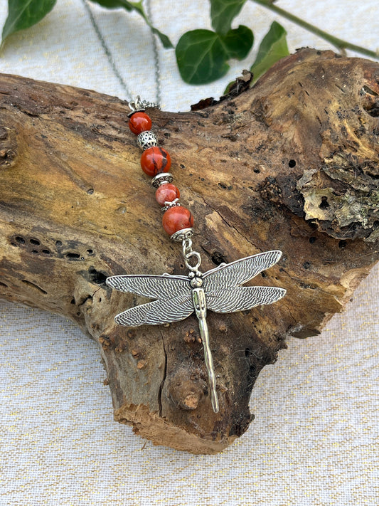Collier Libellule et pierres naturelles Jaspe rouge